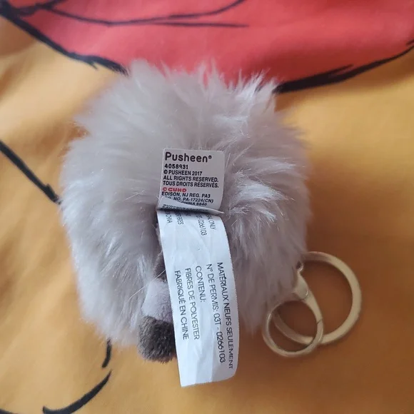 Pusheen Fluffy Pom Keychain - Picture 5 of 6